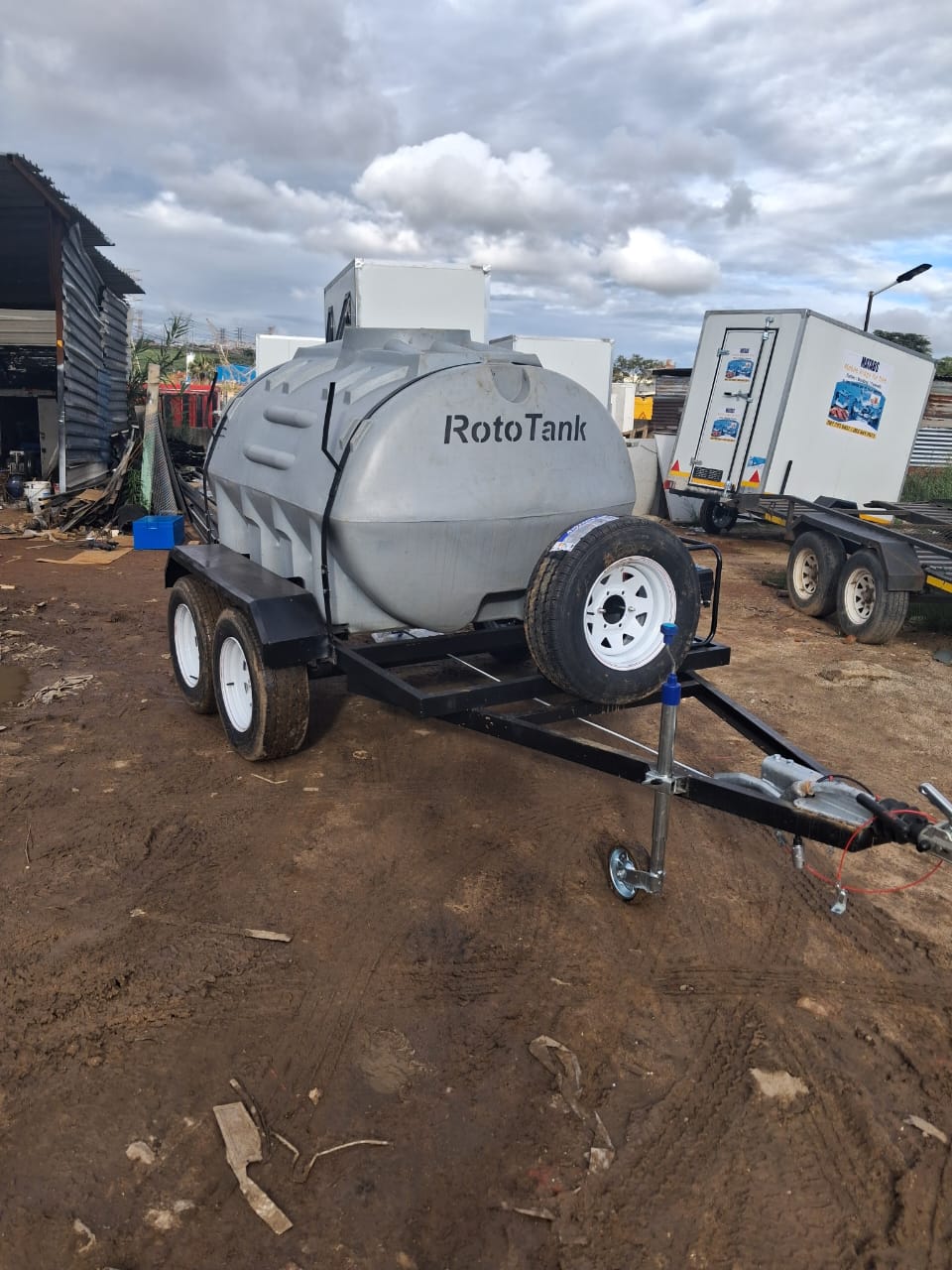 Mobile water bowser trailer — tandem axle